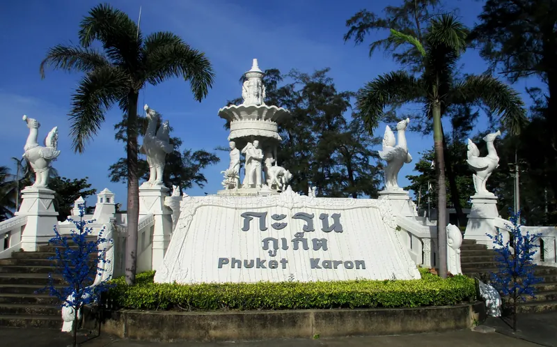 The Karon sign on the roundabout by the beach · Andrijko Z., CC BY-SA 4.0