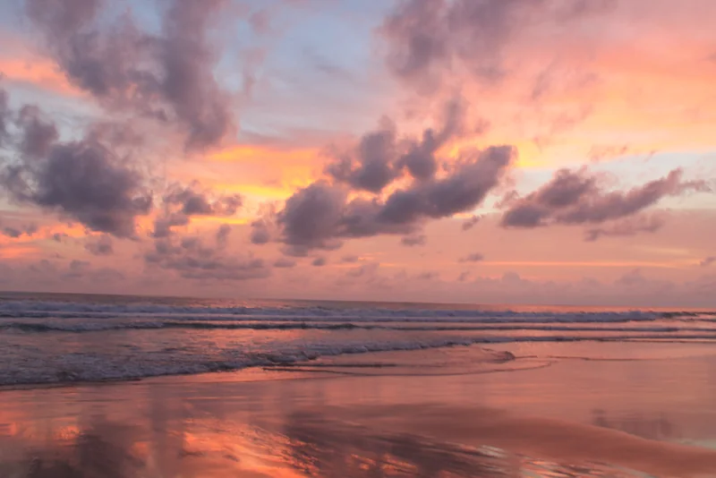 Sunset on Karon Beach · Pather alexiy, CC BY-SA 3.0