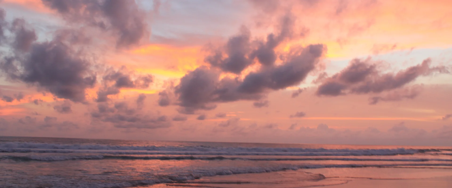 Sunset on Karon Beach · Pather alexiy, CC BY-SA 3.0