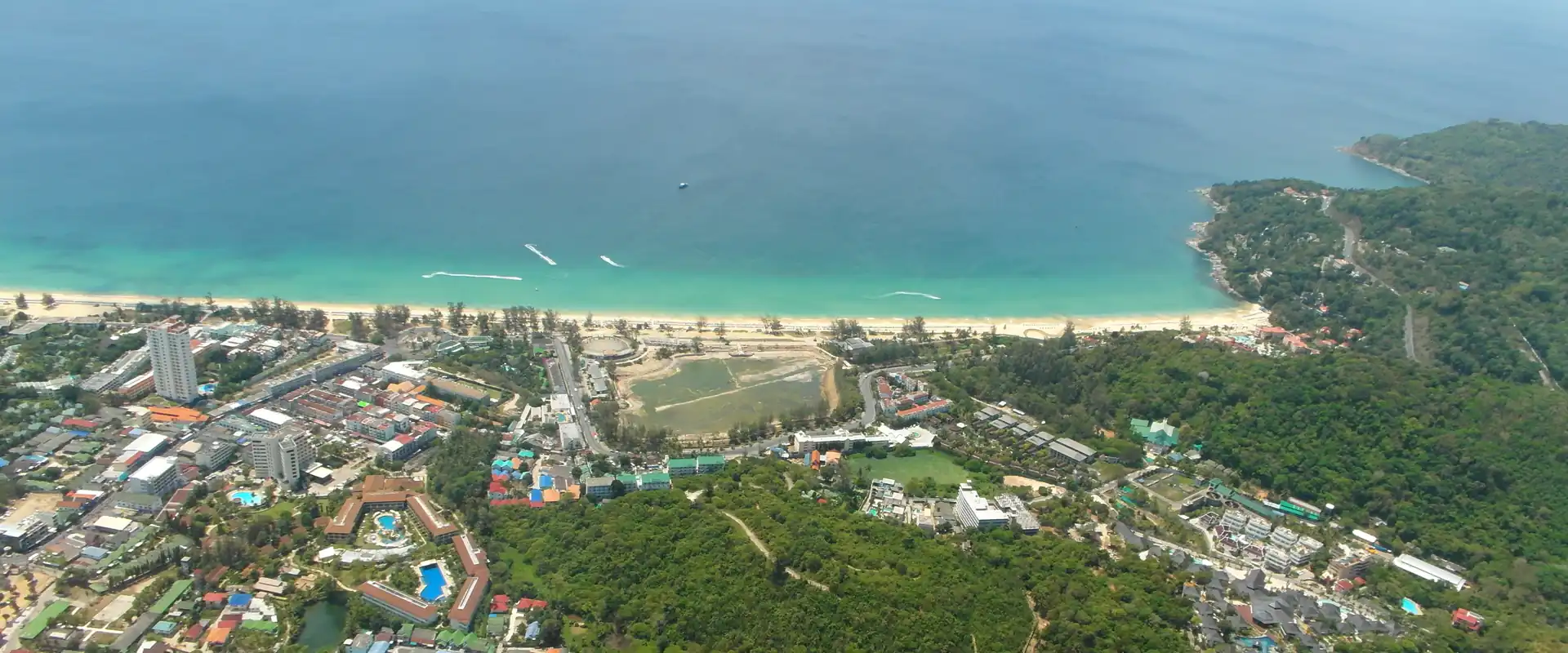 Karon from the air, the southern end of the beach · Roma Neus, CC BY 3.0