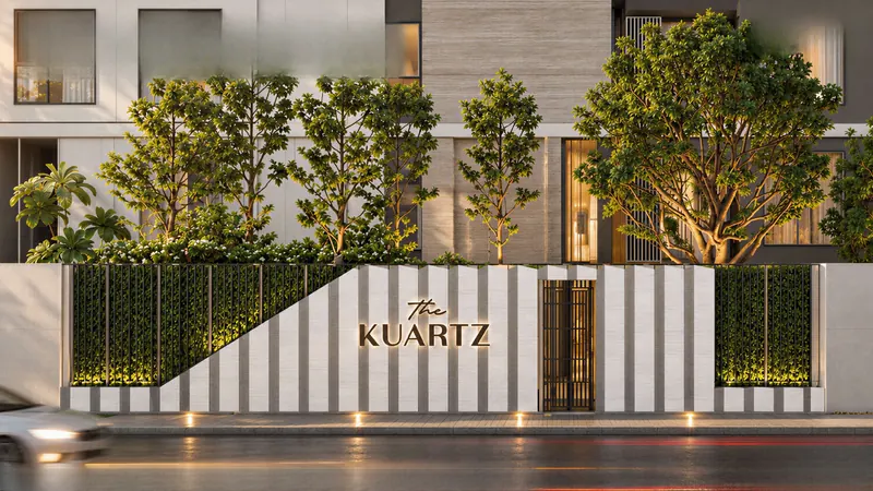 ทางเข้าแยกของ The KUARTZ ฝั่งหาดกะรน